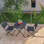 Three-bedroom In Holiday home *