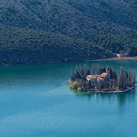 Three-bedroom In Szybenik