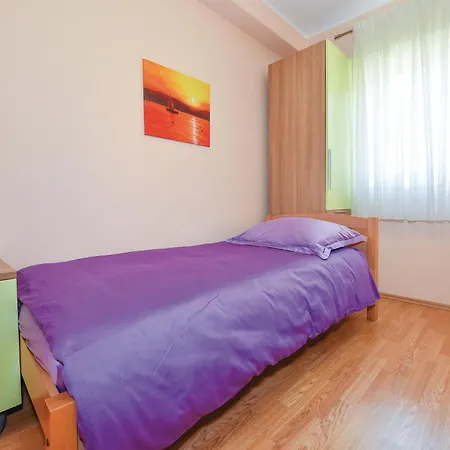 Three-bedroom In Dom wakacyjny Szybenik