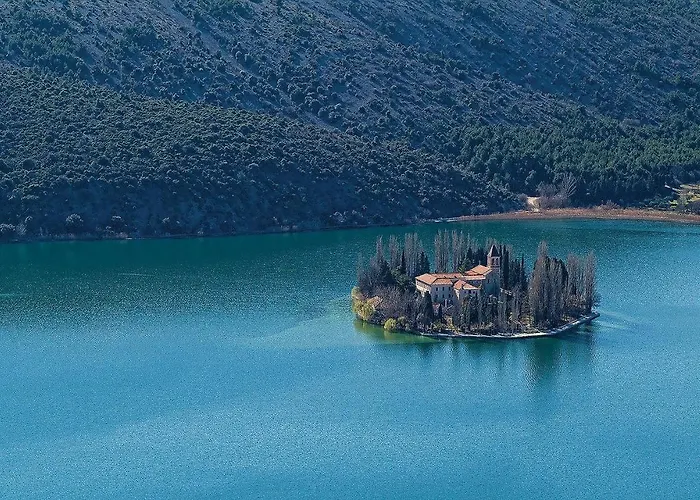 Three-bedroom In シベニク