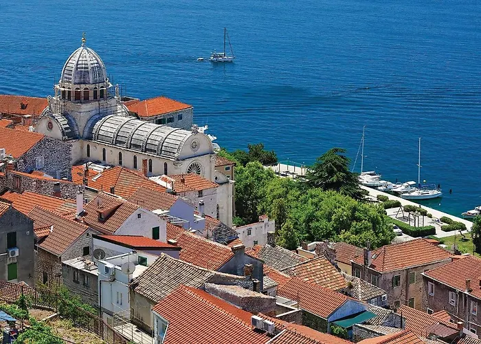 Three-bedroom In Vikendica *