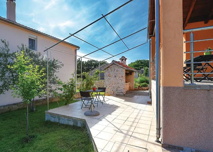 Vikendica Three-bedroom In Sibenik