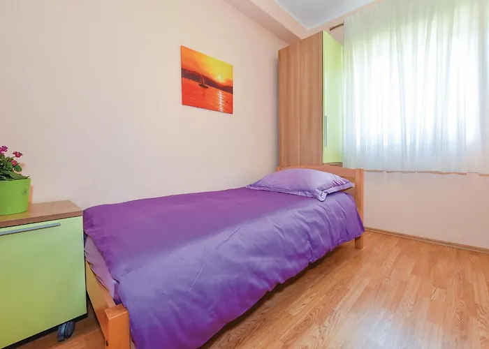 Three-bedroom In Dom wakacyjny Szybenik