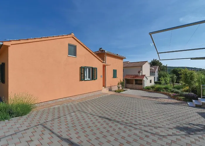 Vikendica Three-bedroom In Sibenik